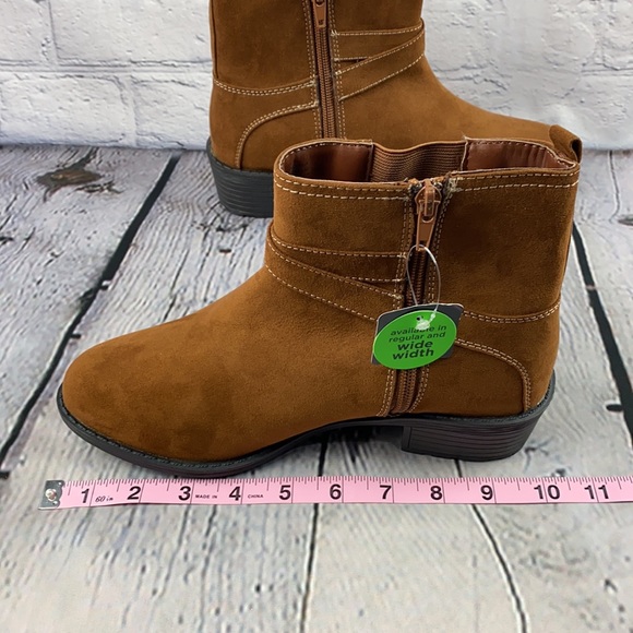 NWT: ST JOHN’S BAY (WIDE) Memory Foam Brown Faux Suede Block Heel Ankle Boots - Picture 10 of 17